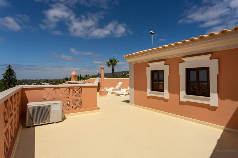 Moradia T4 para Venda em Santa Barbara de Nexe Foto 61