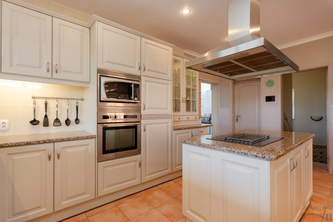 Moradia T4 para Venda em Santa Barbara de Nexe Foto 32