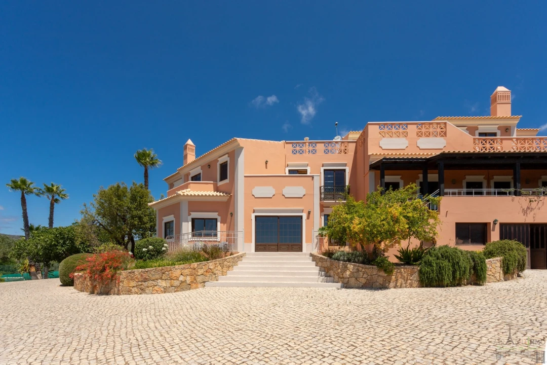 Moradia T4 para Venda em Santa Barbara de Nexe Foto 48