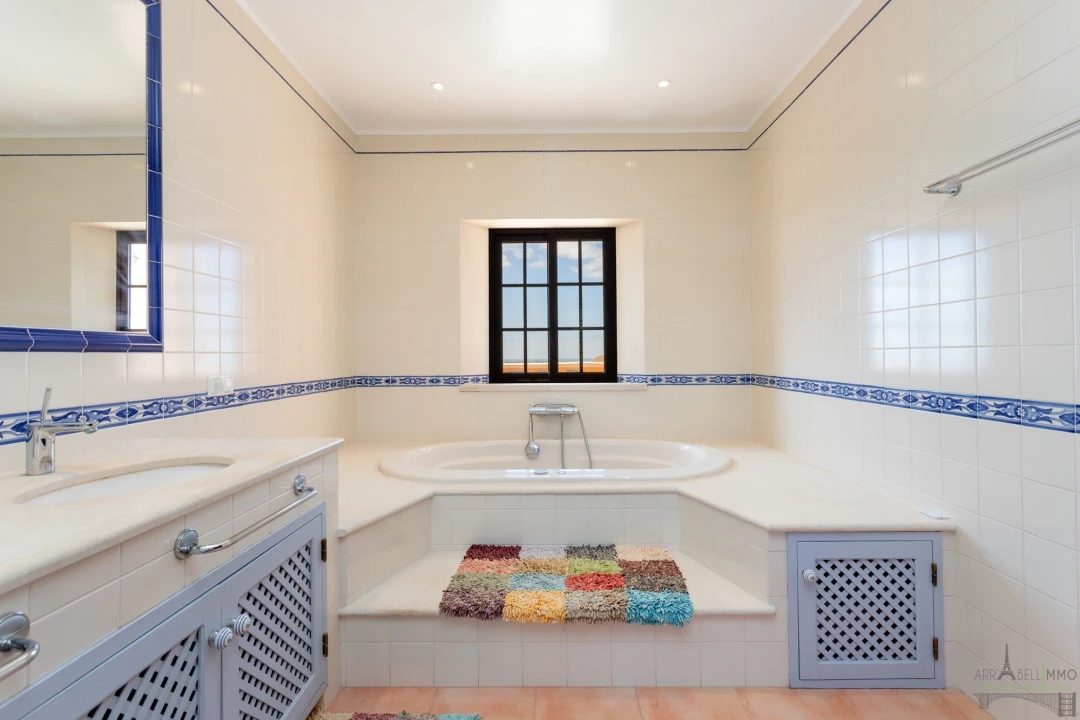 Moradia T4 para Venda em Santa Barbara de Nexe Foto 20