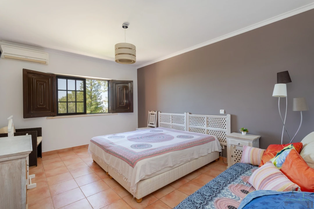 Moradia T4 para Venda em Santa Barbara de Nexe Foto 42