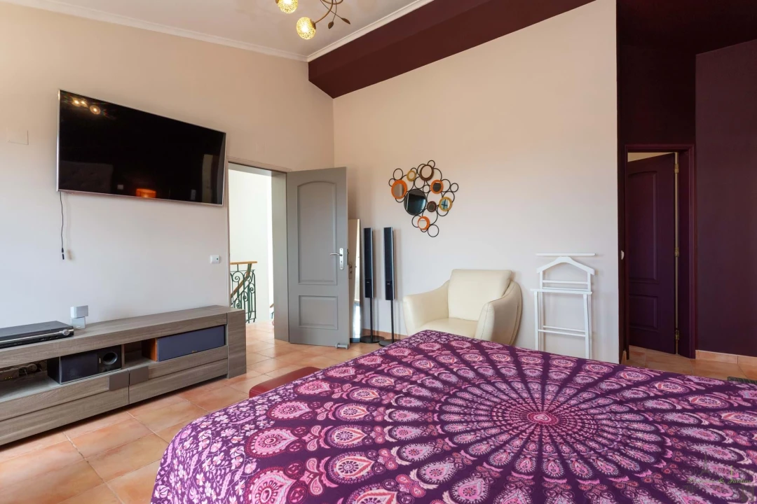 Moradia T4 para Venda em Santa Barbara de Nexe Foto 17