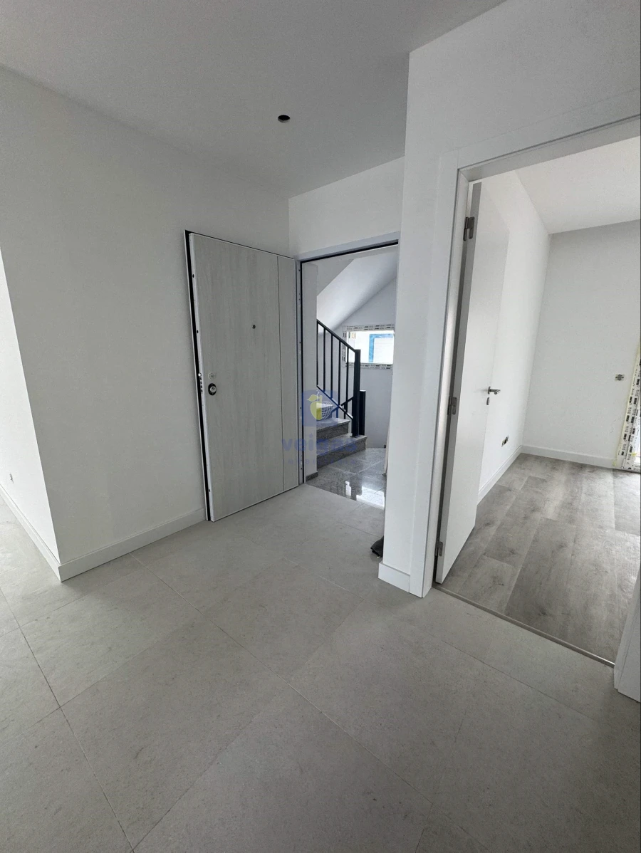 Apartamento T1 para Venda em Nazare Foto 6