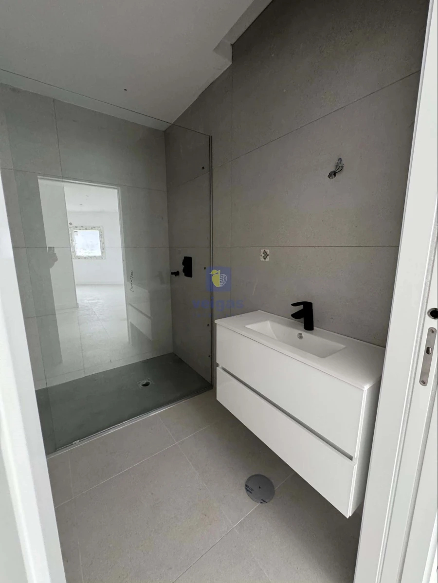 Apartamento T2 para Venda em Nazare Foto 17