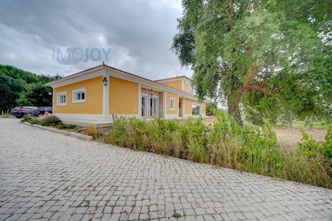 Moradia T3 para Venda em Alcoentre Foto 41