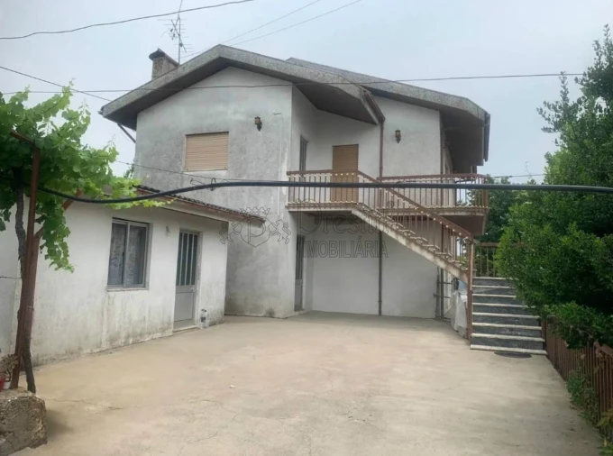 Moradia T4 para Venda em Vila Boa de Quires e Maureles Foto 1