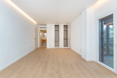 Apartamento T3 para Venda em Carcavelos e Parede