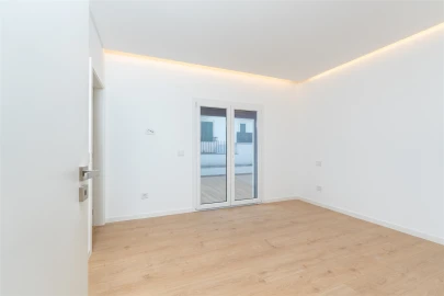 Apartamento T3 para Venda em Carcavelos e Parede