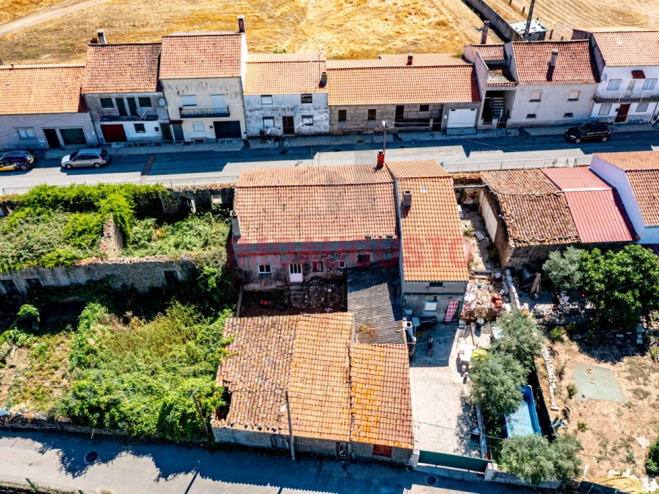 Moradia T3 para Venda em Figueira de Castelo Rodrigo Foto 4