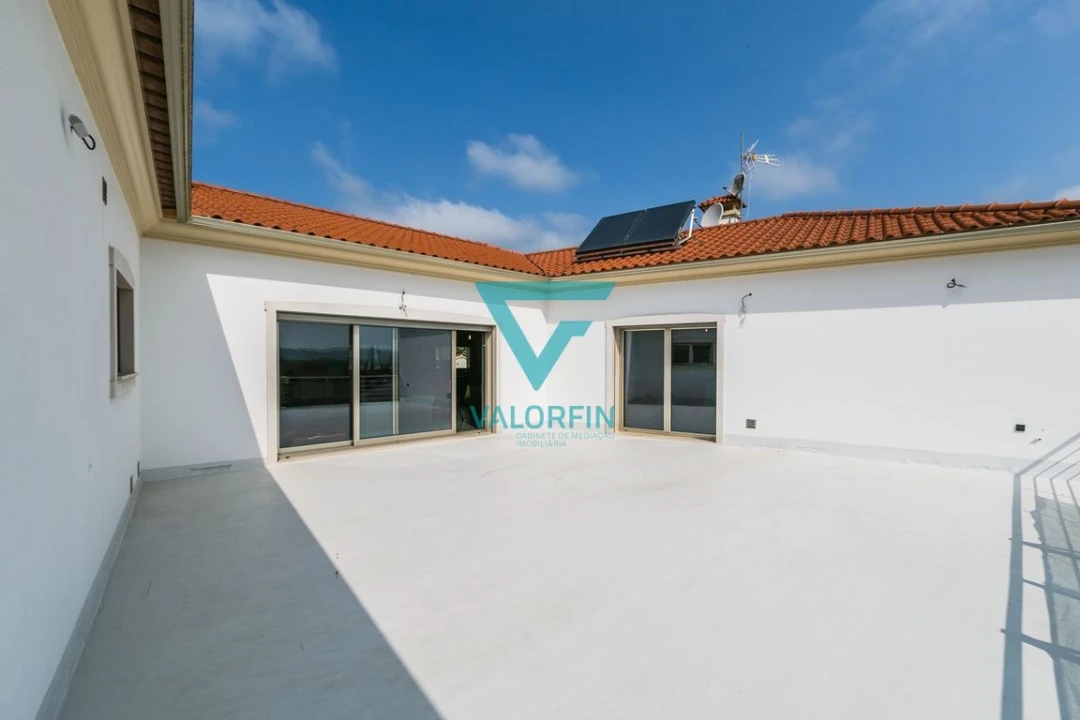 Moradia T4 para Venda em Santiago e São Simão de Litém e Albergaria dos Doze Foto 16