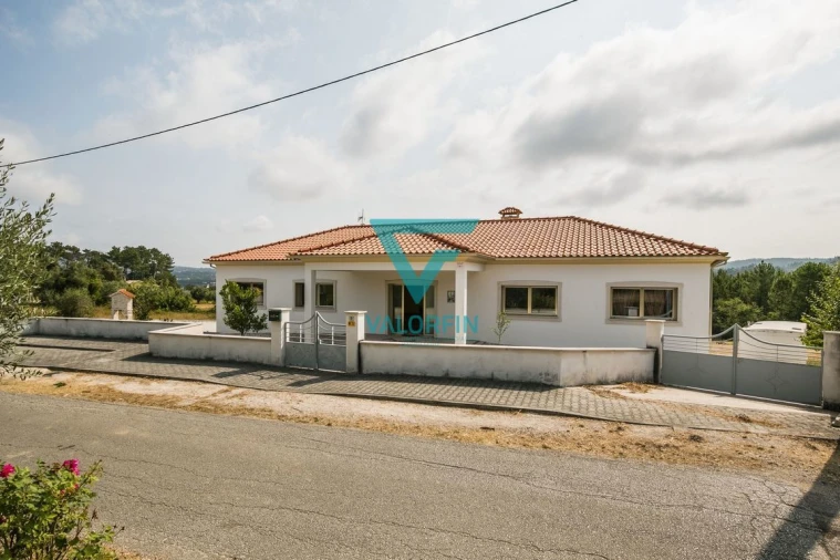 Moradia T4 para Venda em Santiago e São Simão de Litém e Albergaria dos Doze Foto 20