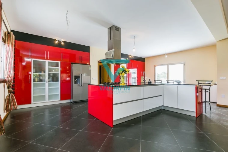 Moradia T4 para Venda em Santiago e São Simão de Litém e Albergaria dos Doze Foto 3