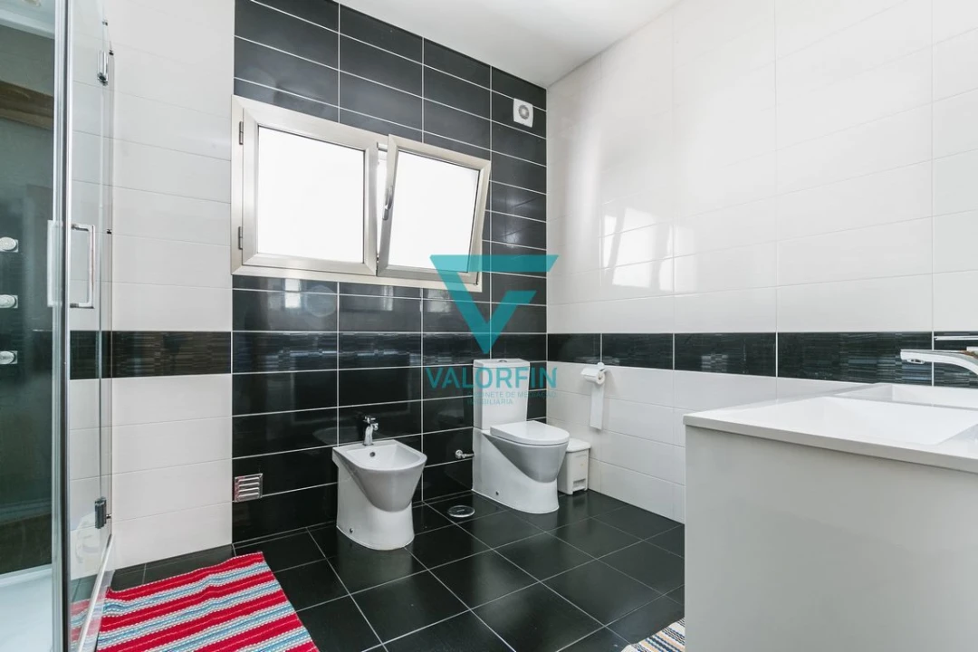 Moradia T4 para Venda em Santiago e São Simão de Litém e Albergaria dos Doze Foto 13