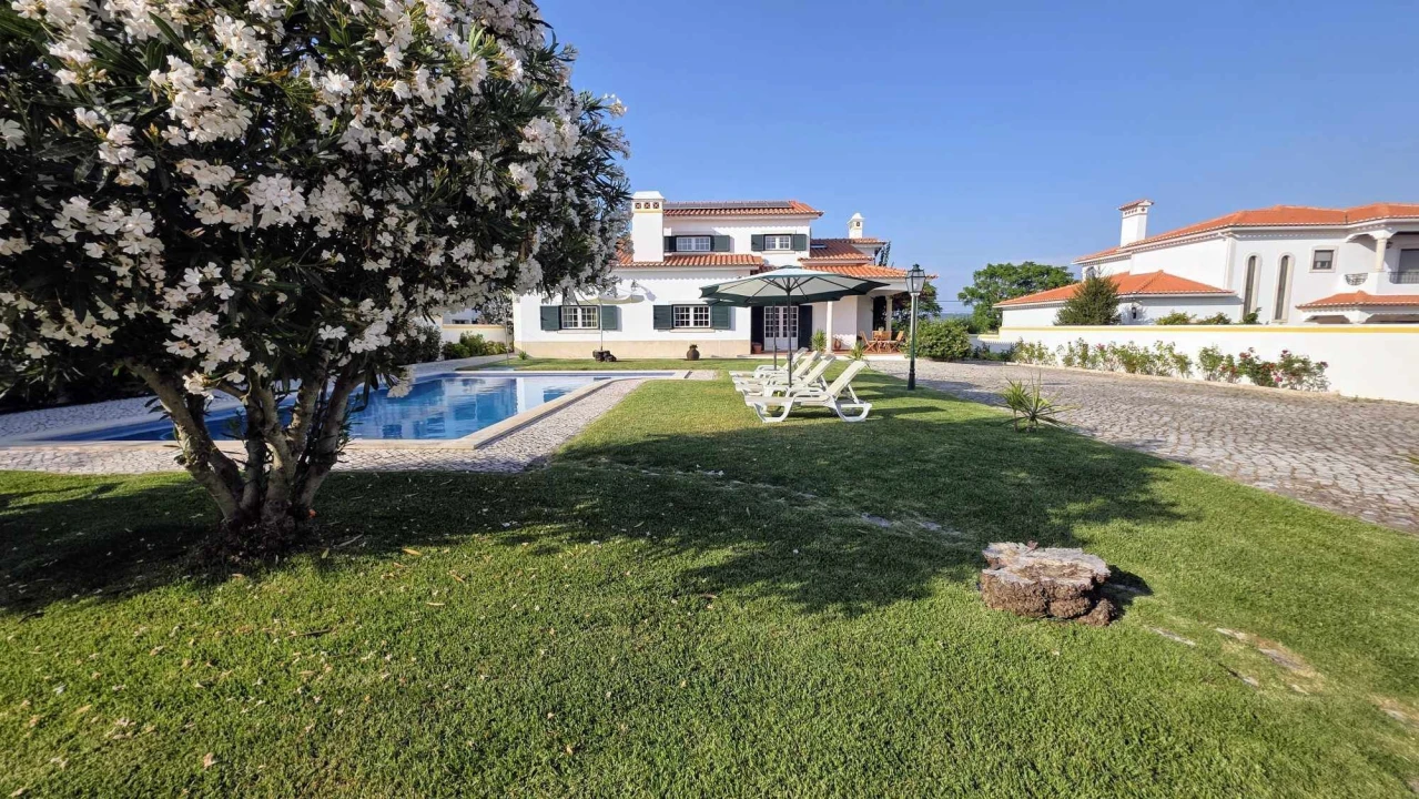 Moradia T4 para Venda em São João Baptista e Santa Maria dos Olivais Foto 1