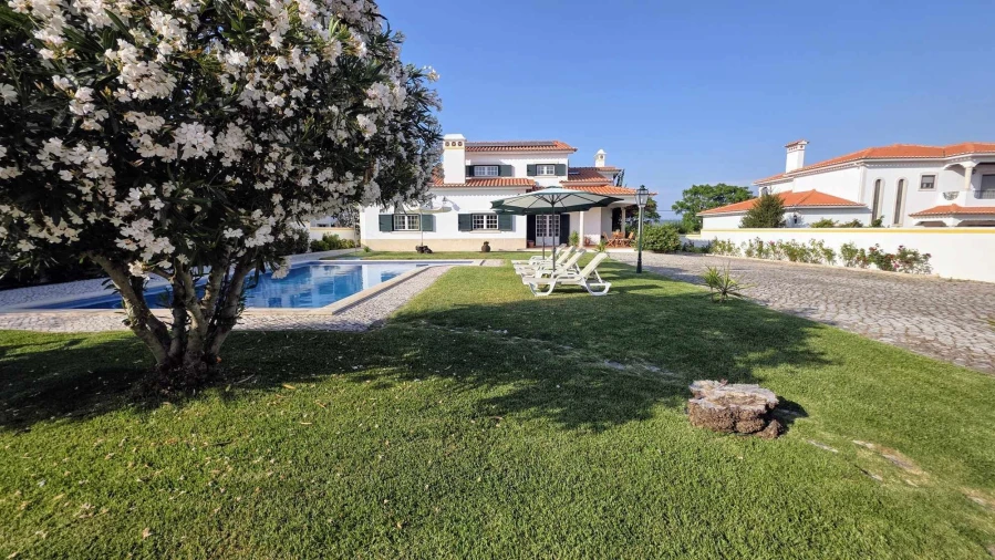 Moradia T4 para Venda em São João Baptista e Santa Maria dos Olivais Foto 1