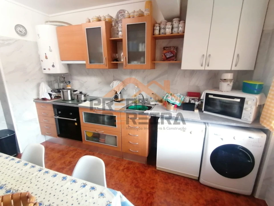 Quarto para Arrendamento em Ramada e Caneças Foto 1