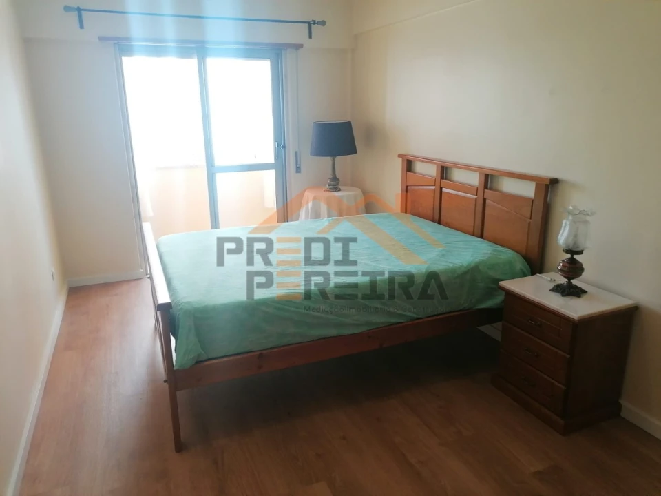 Quarto para Arrendamento em Ramada e Caneças Foto 6