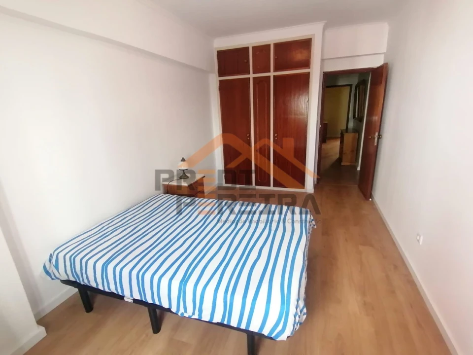 Quarto para Arrendamento em Ramada e Caneças Foto 8
