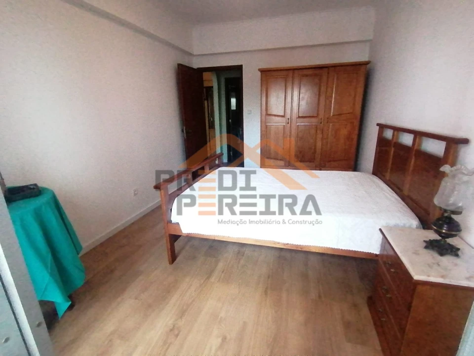 Quarto para Arrendamento em Ramada e Caneças Foto 5