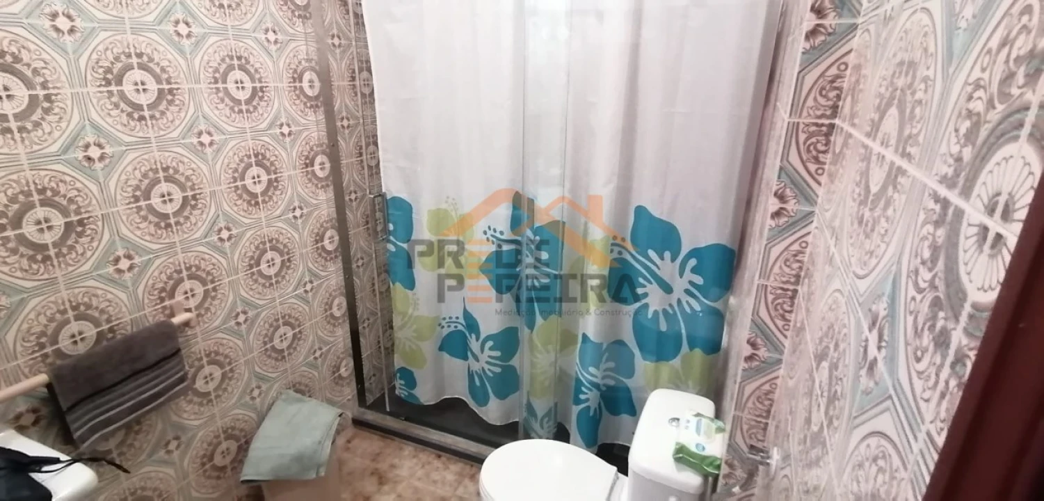 Quarto para Arrendamento em Ramada e Caneças Foto 14