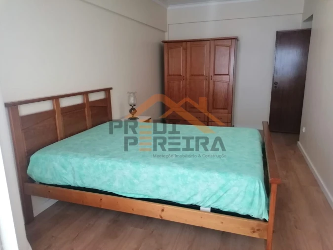 Quarto para Arrendamento em Ramada e Caneças Foto 7