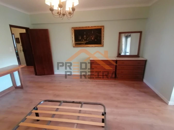 Quarto para Arrendamento em Ramada e Caneças Foto 11