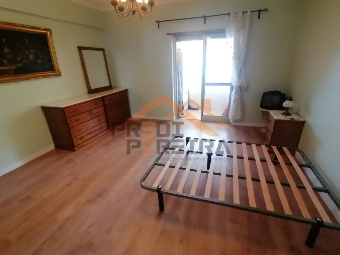 Quarto para Arrendamento em Ramada e Caneças Foto 3