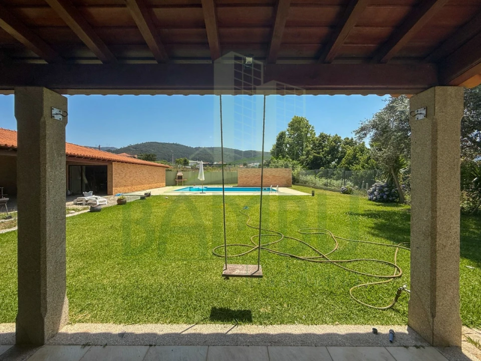 Moradia T4 para Venda em Argela Foto 9