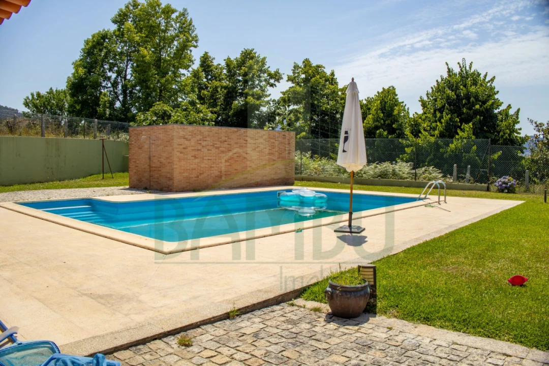 Moradia T4 para Venda em Argela Foto 10