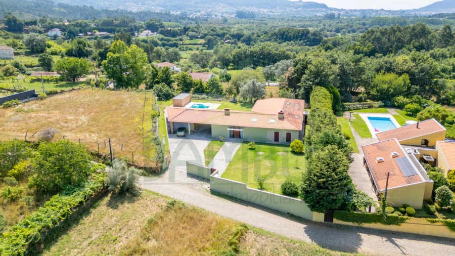 Moradia T4 para Venda em Argela Foto 6