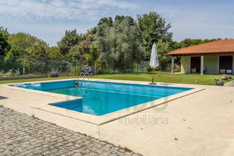 Moradia T4 para Venda em Argela Foto 11