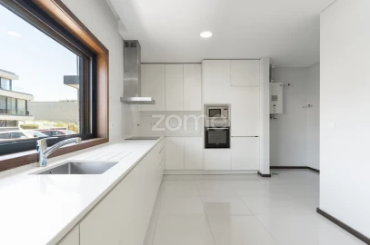 Apartamento T3 para Arrendamento em Canidelo