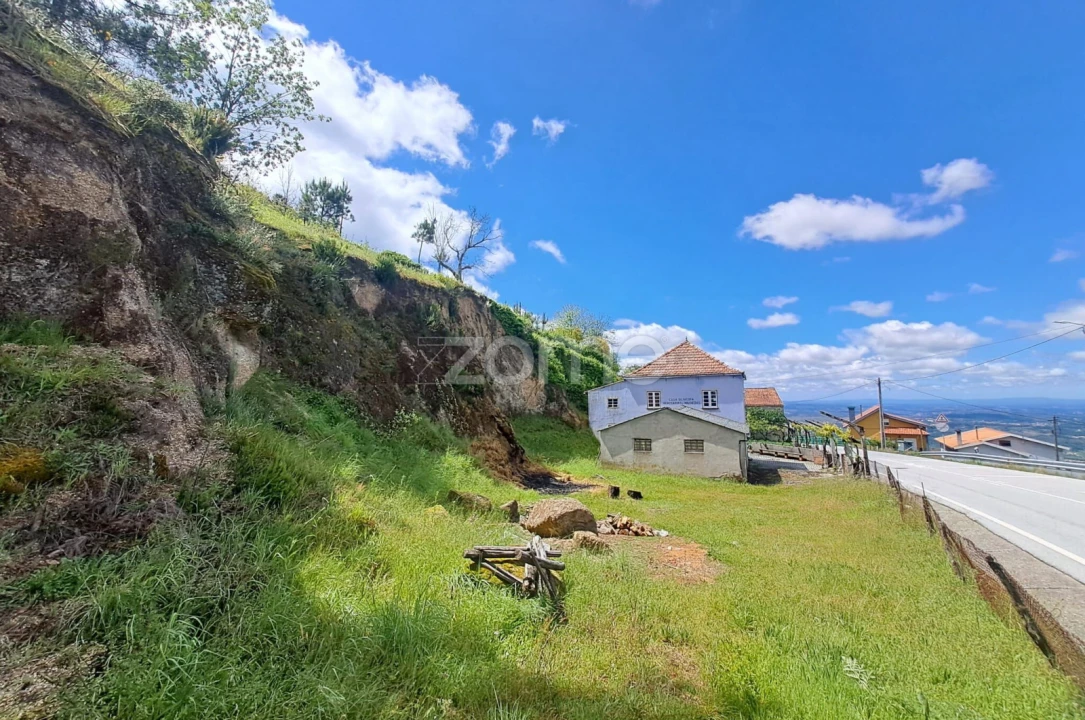 Moradia T6 para Venda em Seia, São Romão e Lapa dos Dinheiros Foto 13