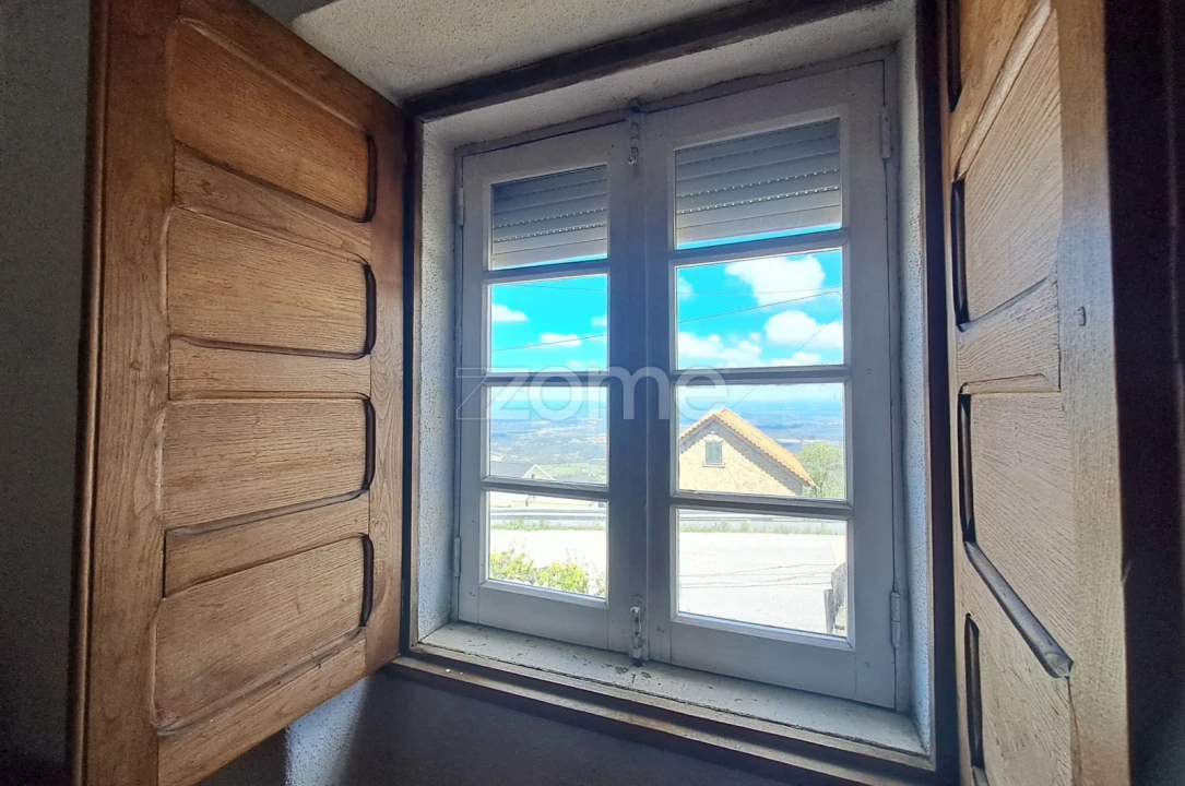 Moradia T6 para Venda em Seia, São Romão e Lapa dos Dinheiros Foto 12