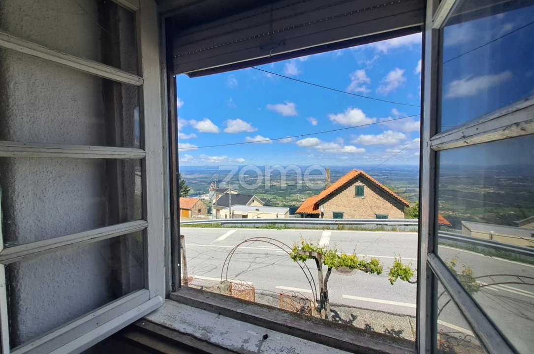 Moradia T6 para Venda em Seia, São Romão e Lapa dos Dinheiros Foto 1