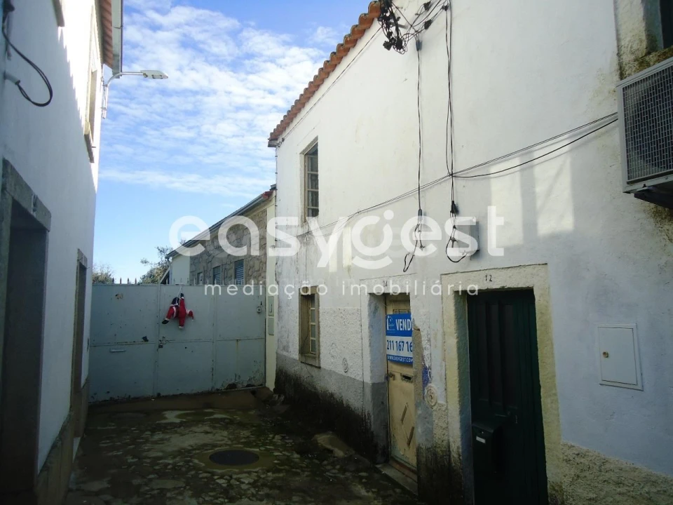 Moradia T2 para Venda em Alcains Foto 1