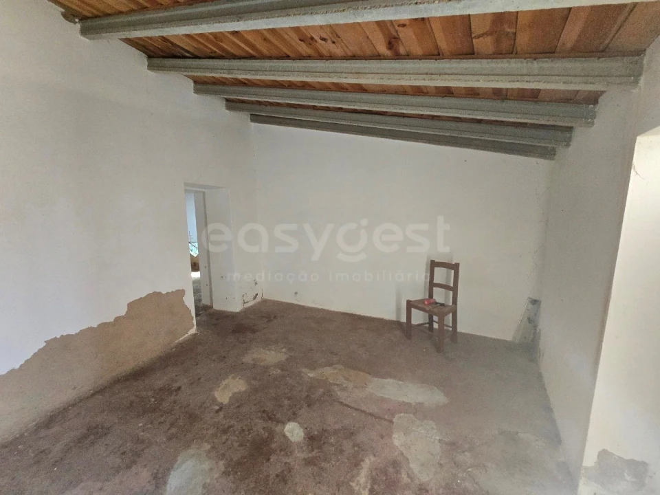 Moradia T2 para Venda em Alcaria Ruiva Foto 3