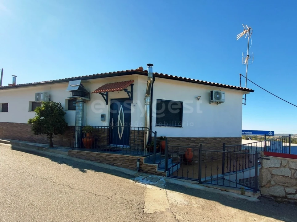 Negócio para Venda em Freixo de Espada a Cinta e Mazouco Foto 16