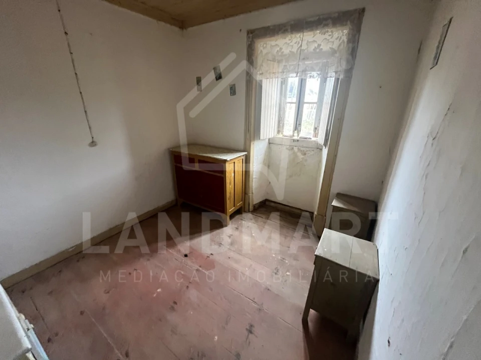 Moradia T2 para Venda em Turquel Foto 4