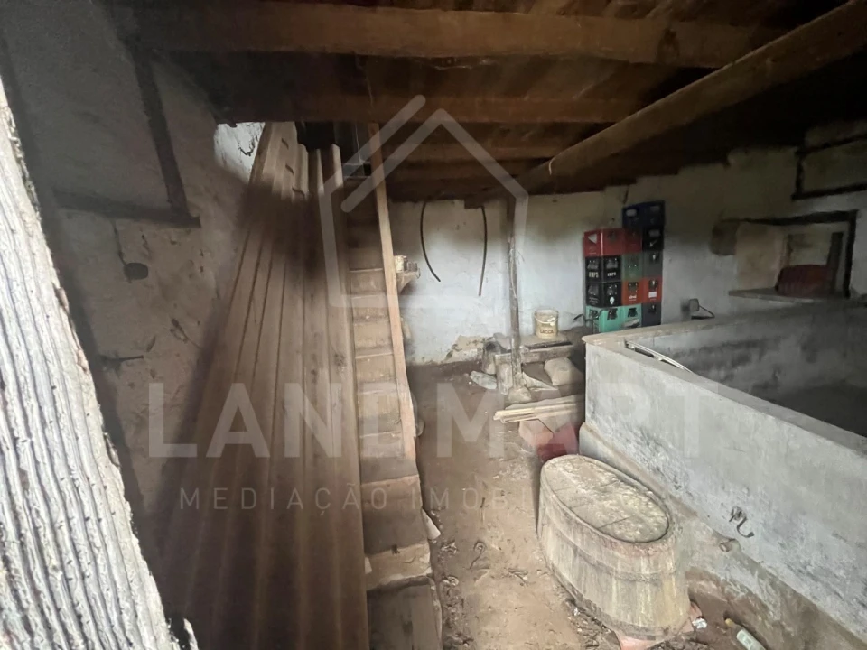 Moradia T2 para Venda em Turquel Foto 8