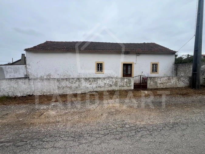 Moradia T2 para Venda em Turquel Foto 1