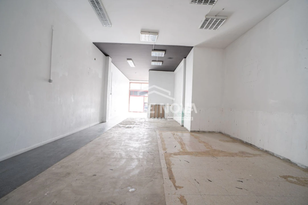 Loja para Arrendamento em Arcozelo Foto 4