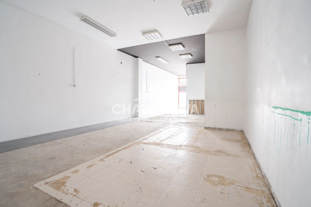 Loja para Arrendamento em Arcozelo Foto 5