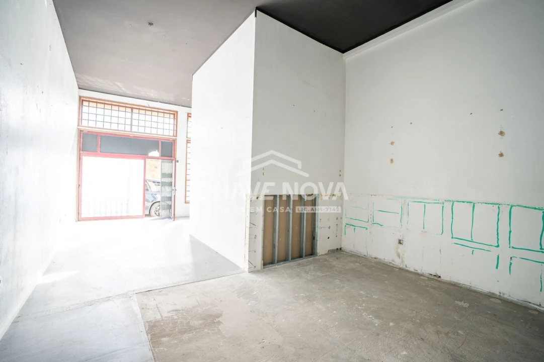 Loja para Arrendamento em Arcozelo Foto 7