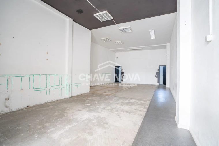 Loja para Arrendamento em Arcozelo Foto 1