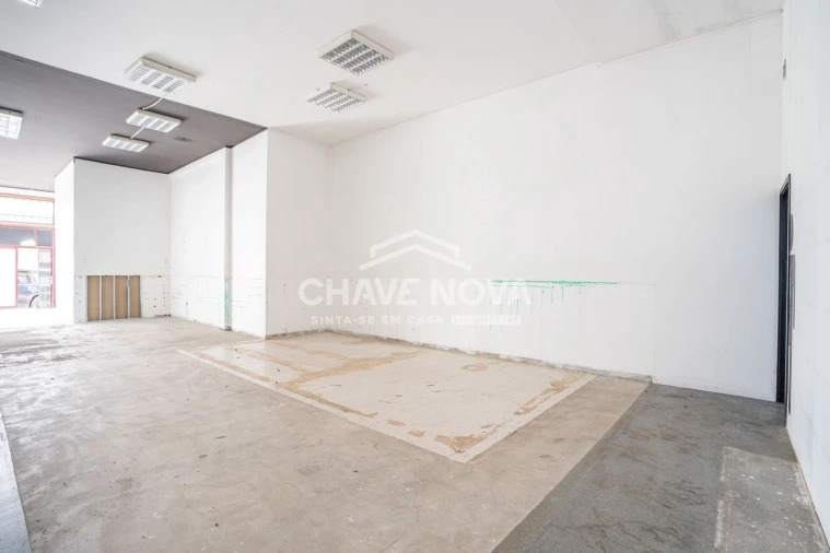 Loja para Arrendamento em Arcozelo Foto 3