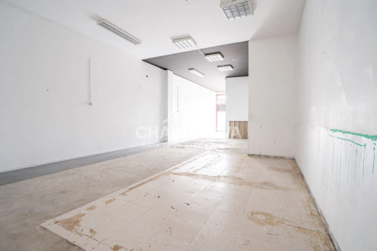 Loja para Arrendamento em Arcozelo Foto 5