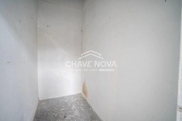 Loja para Arrendamento em Arcozelo Foto 9