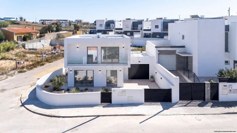 Moradia T4 para Venda em Santa Barbara