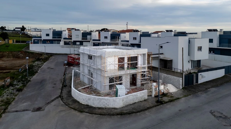 Moradia T4 para Venda em Santa Barbara Foto 1